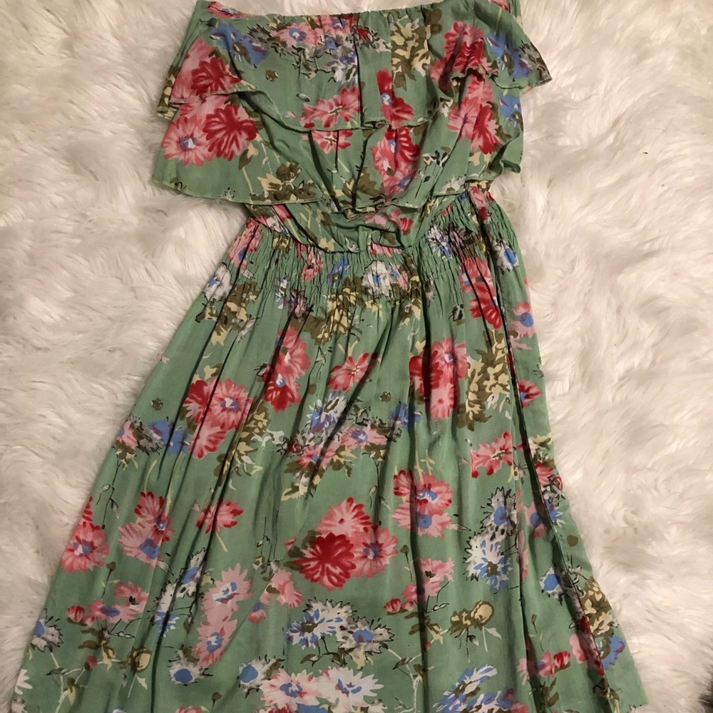 Short strapless Elan dress!